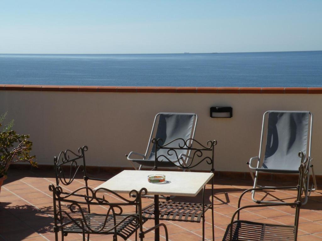 Hotel Terrazze Sul Mare Melito Di Porto Salvo Exterior foto